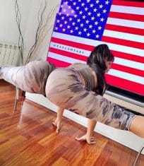 Girls-in-Yoga-Pants